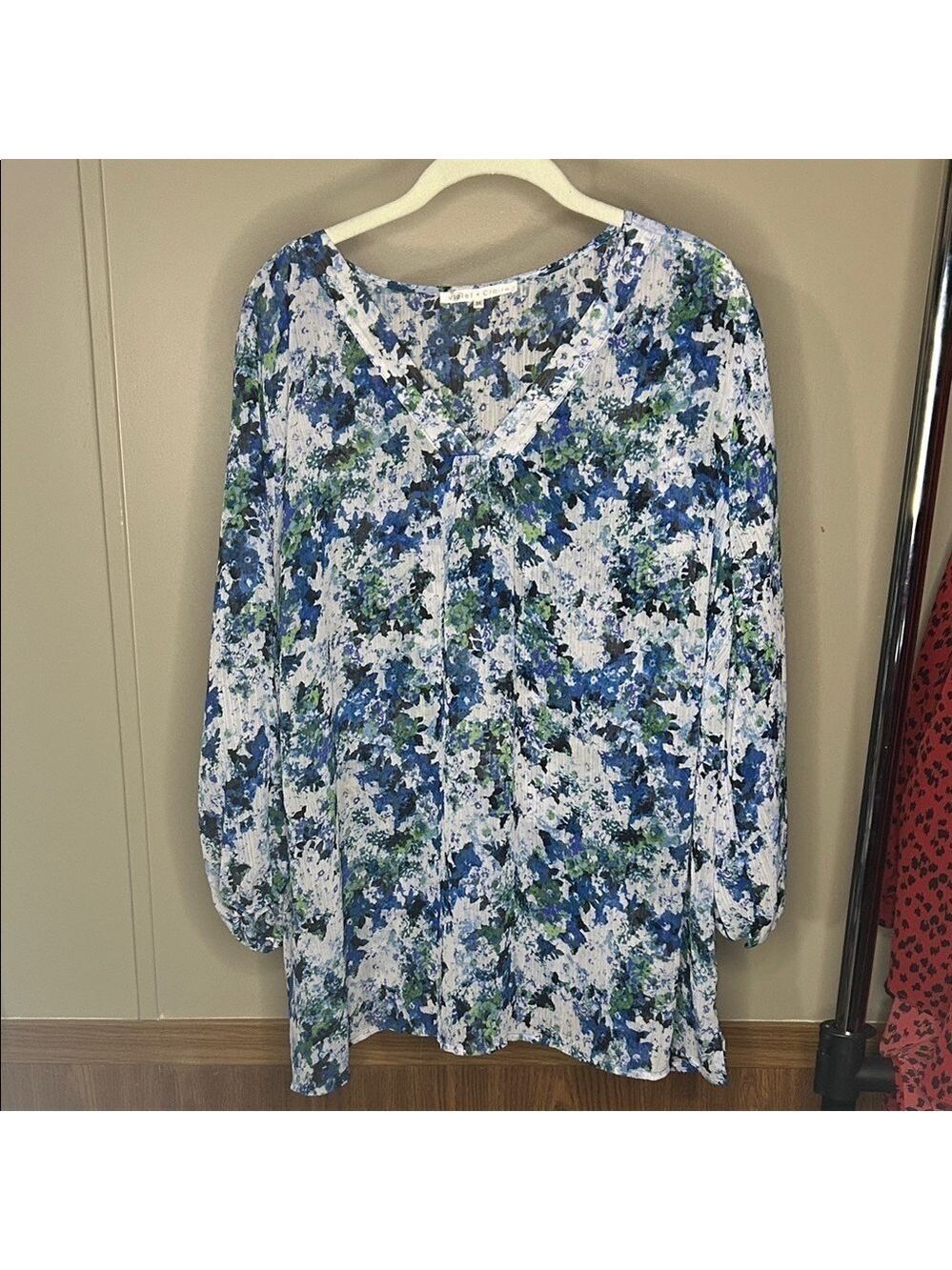 Violet & Claire Multicolor Floral Blouse
